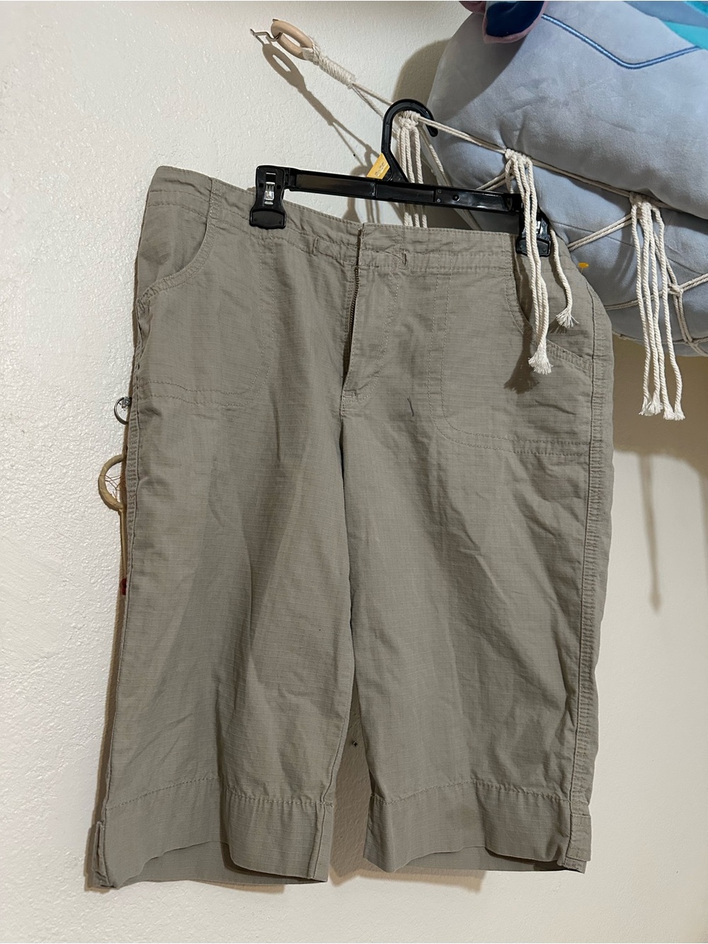 gloria vanderbilt cargo shorts